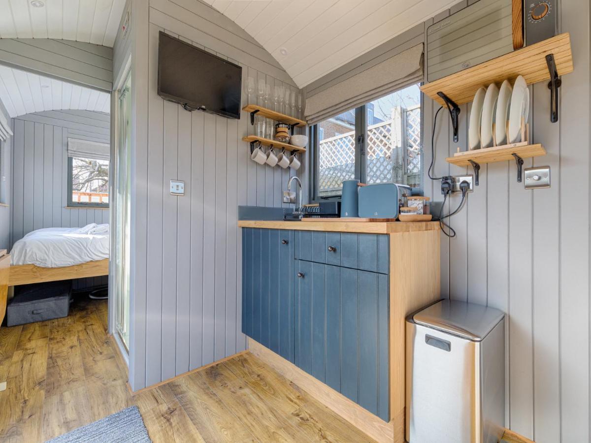 Pass The Keys Whitstable Shepherds Hut Minutes From The Harbour Exterior photo